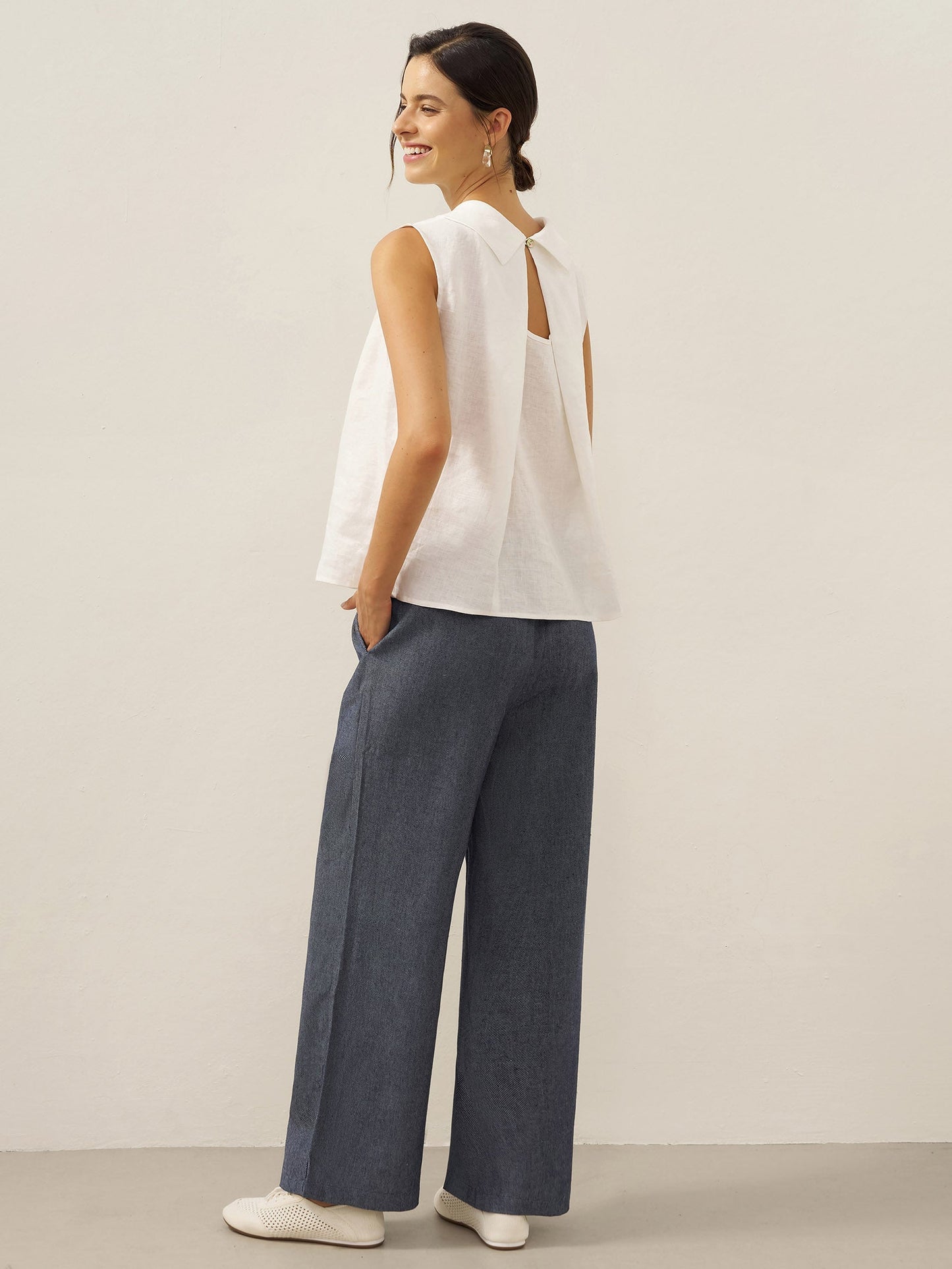 BLAIR Structured Collar Sleeveless Blouse