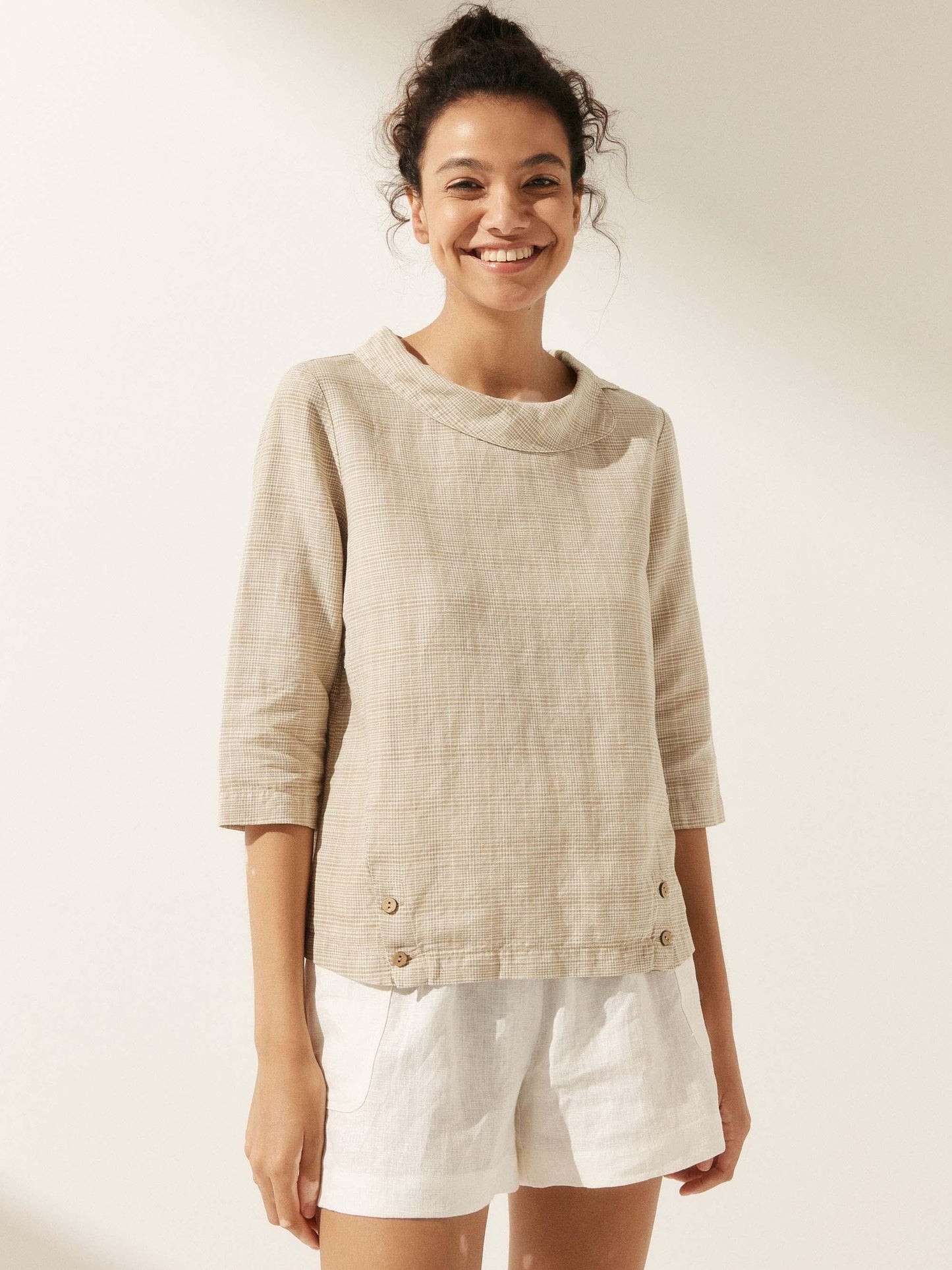 LAURA Round Soft-Fold Collar Top