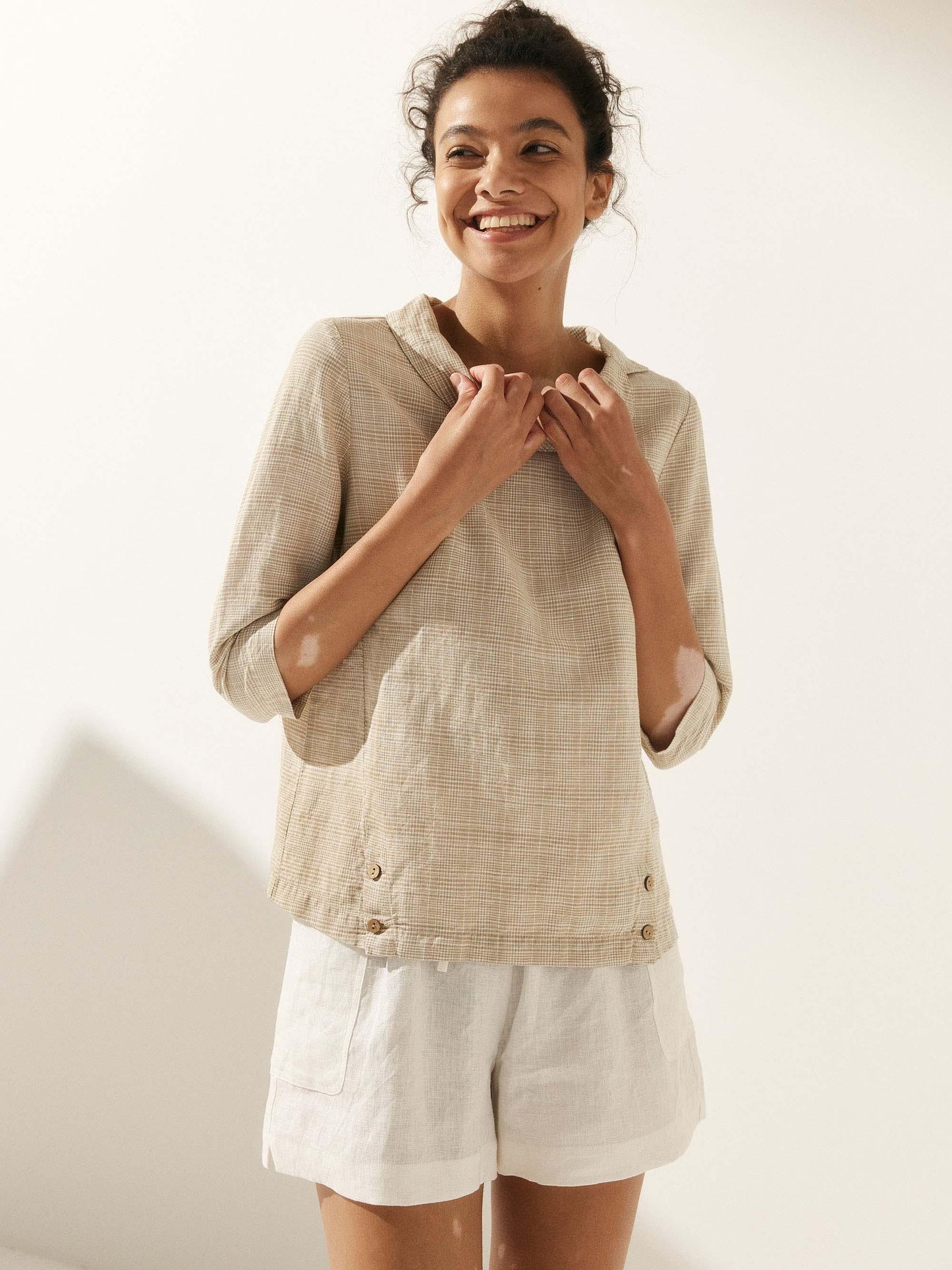 LAURA Round Soft-Fold Collar Top
