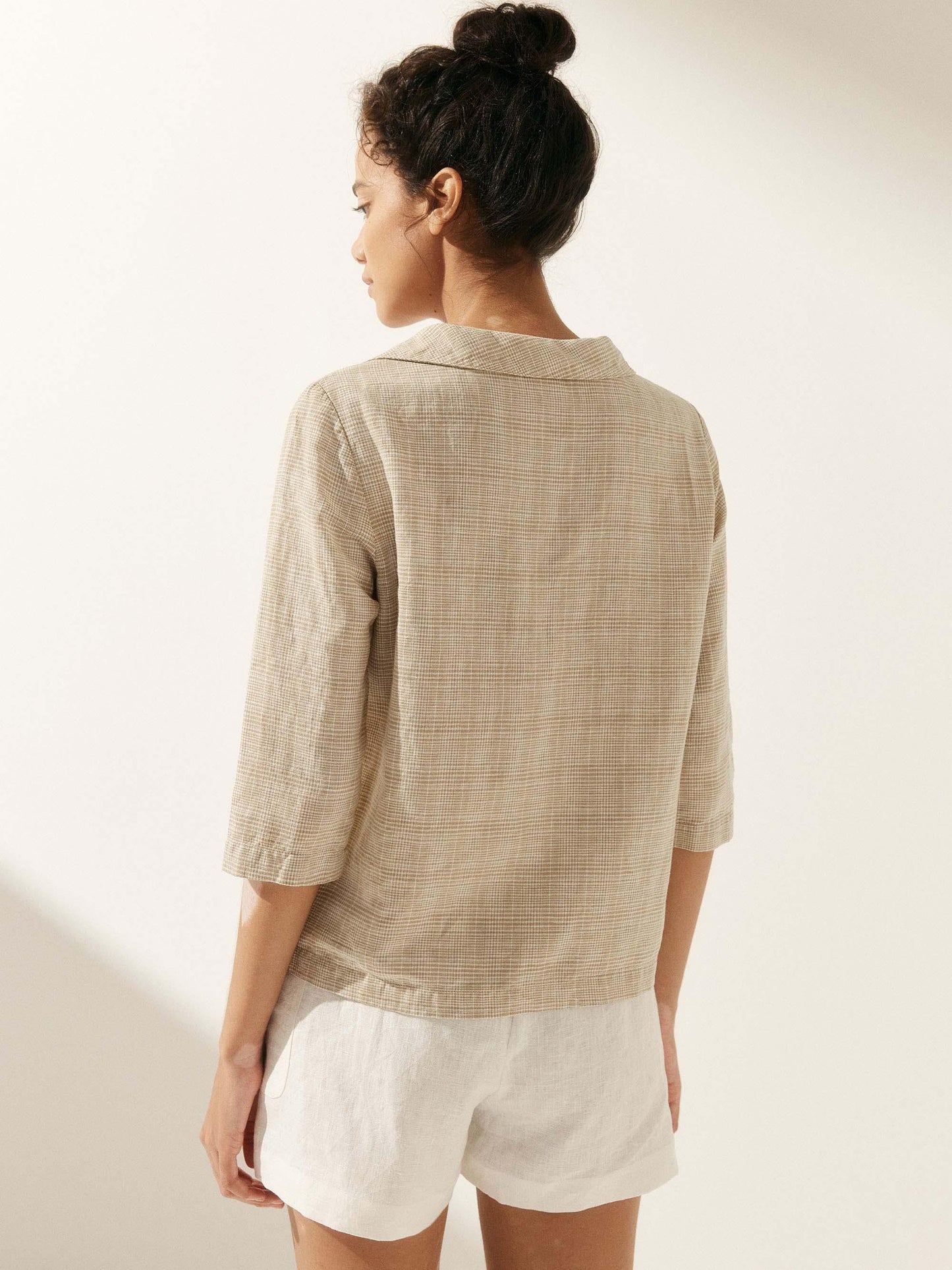 LAURA Round Soft-Fold Collar Top