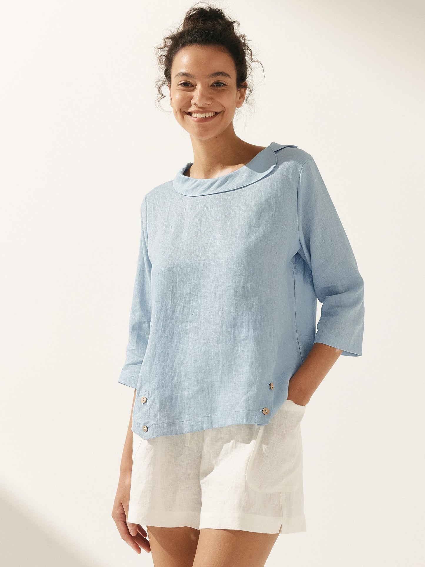 LAURA Round Soft-Fold Collar Top