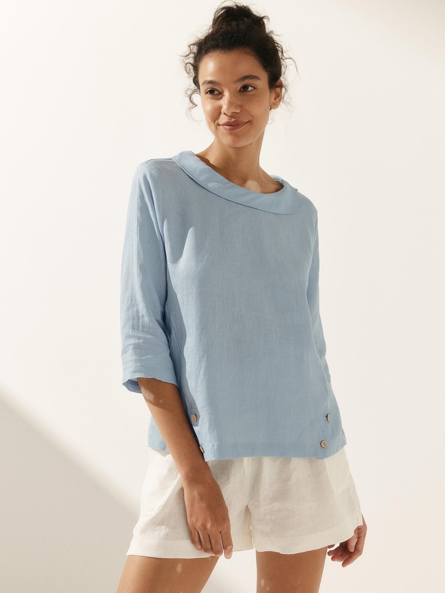LAURA Round Soft-Fold Collar Top