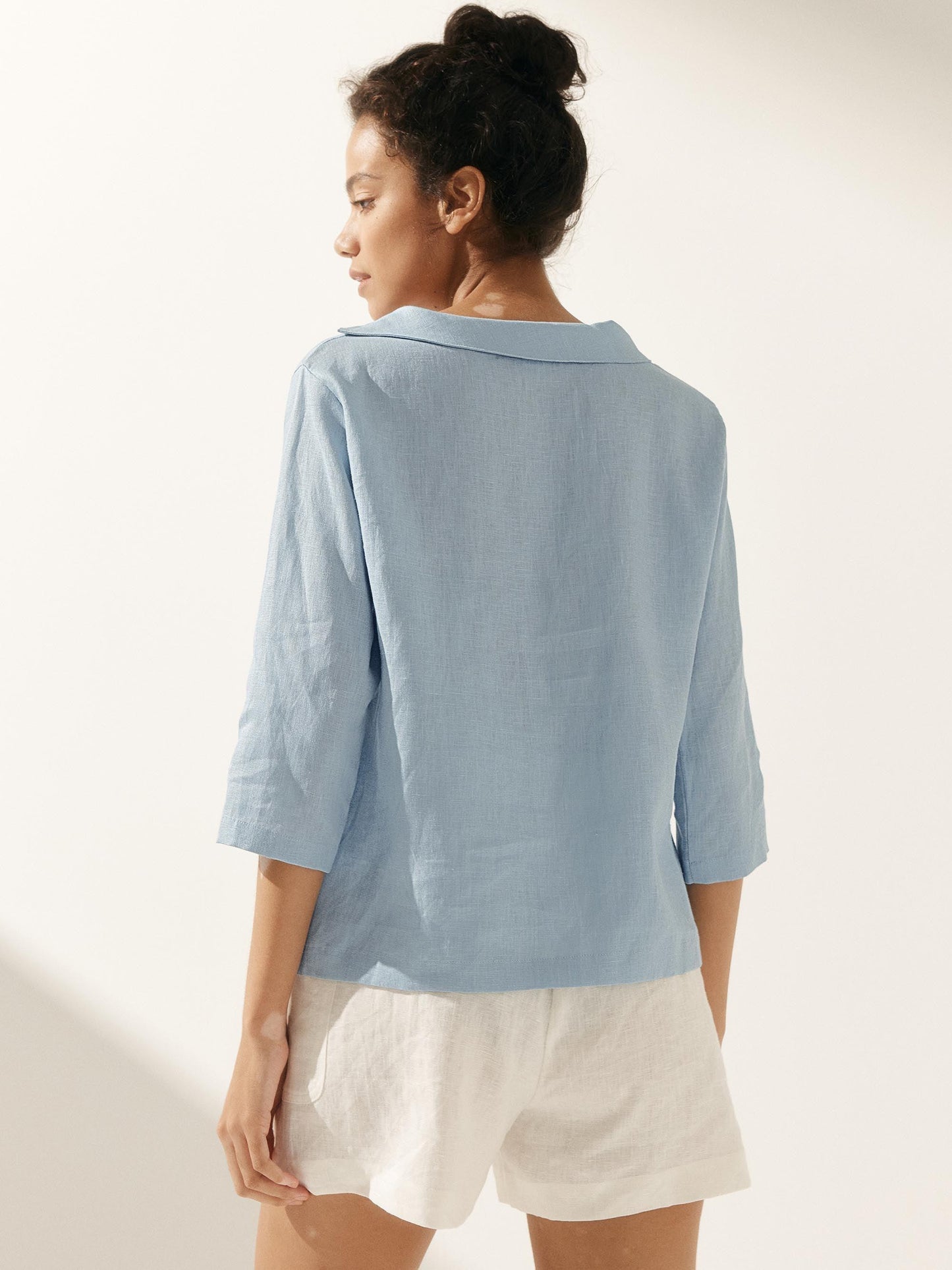 LAURA Round Soft-Fold Collar Top