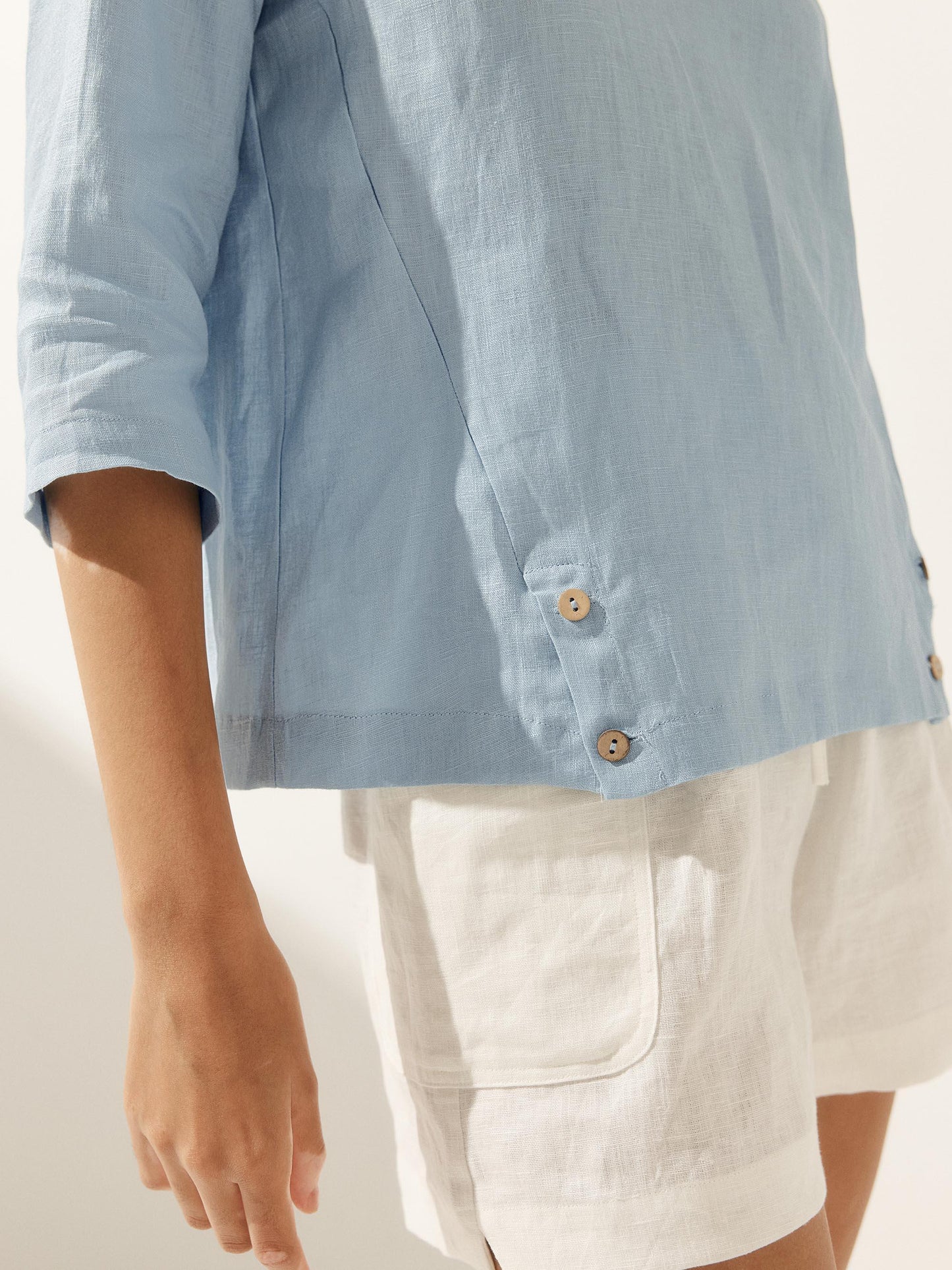 LAURA Round Soft-Fold Collar Top