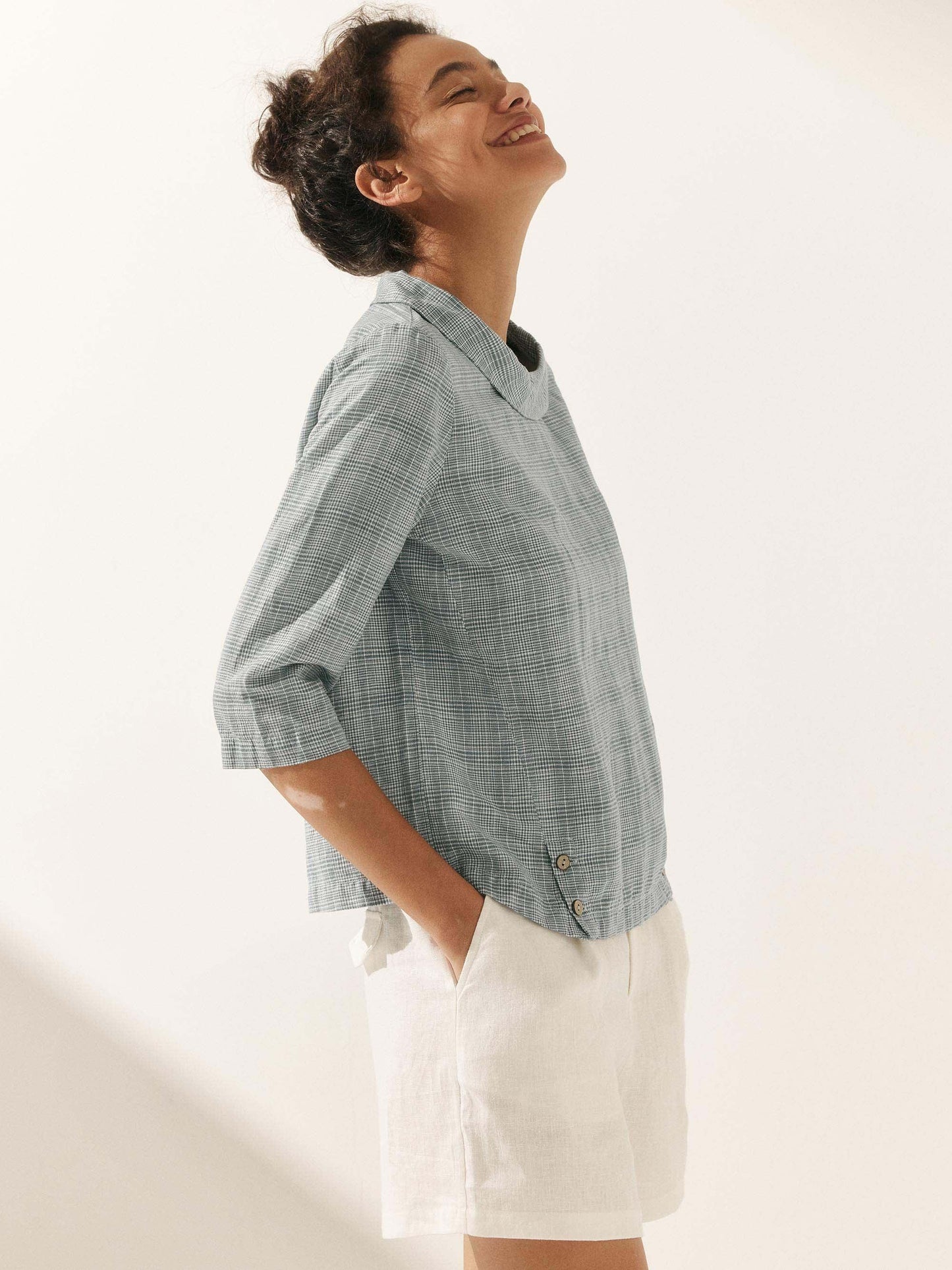 LAURA Round Soft-Fold Collar Top