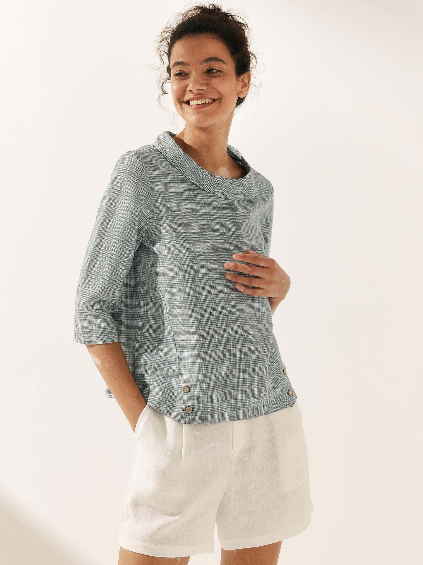LAURA Round Soft-Fold Collar Top