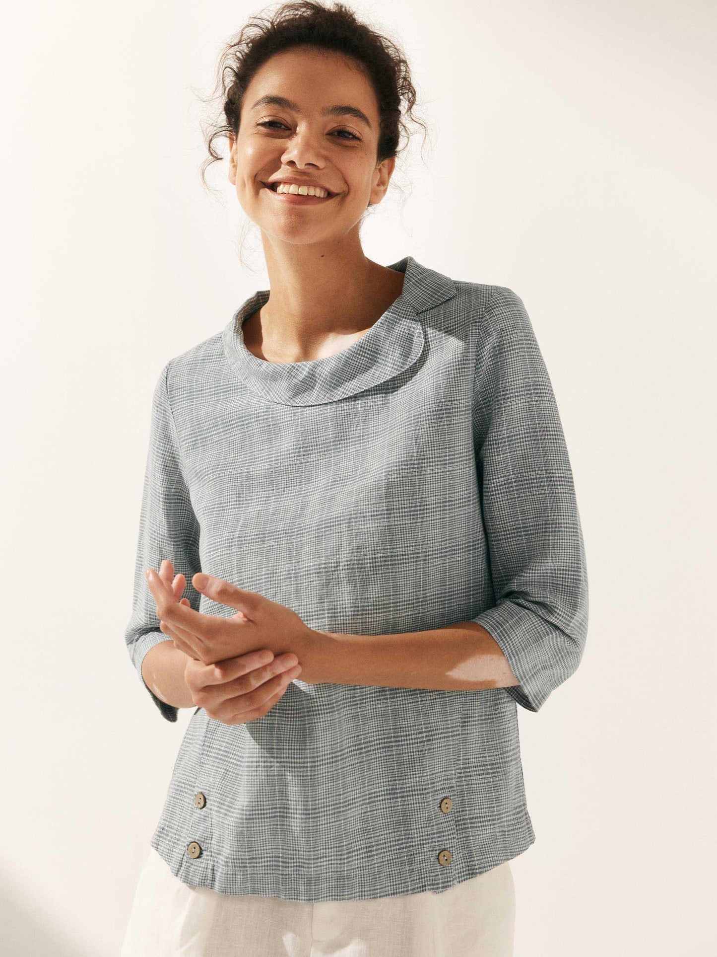 LAURA Round Soft-Fold Collar Top