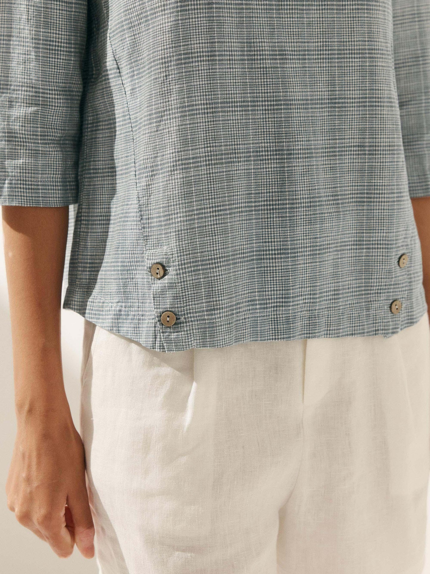 LAURA Round Soft-Fold Collar Top
