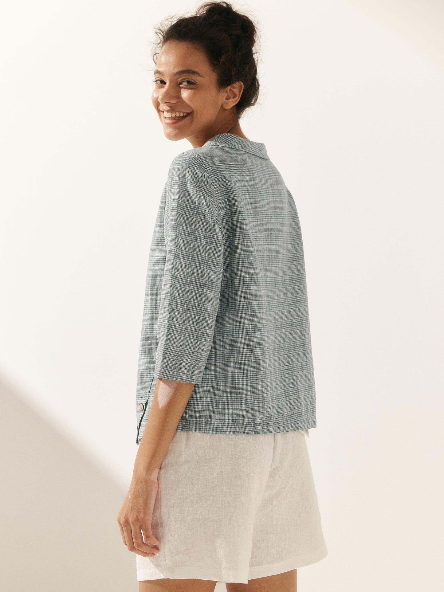 LAURA Round Soft-Fold Collar Top