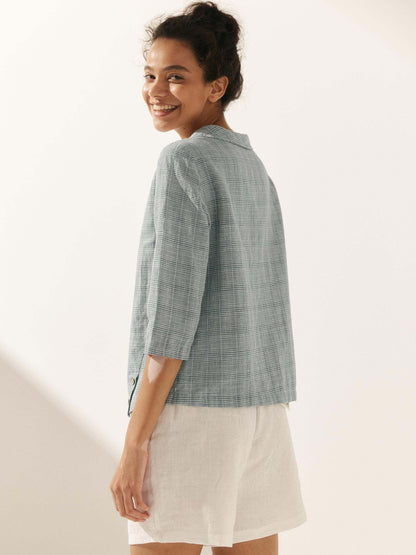 LAURA Round Soft-Fold Collar Top