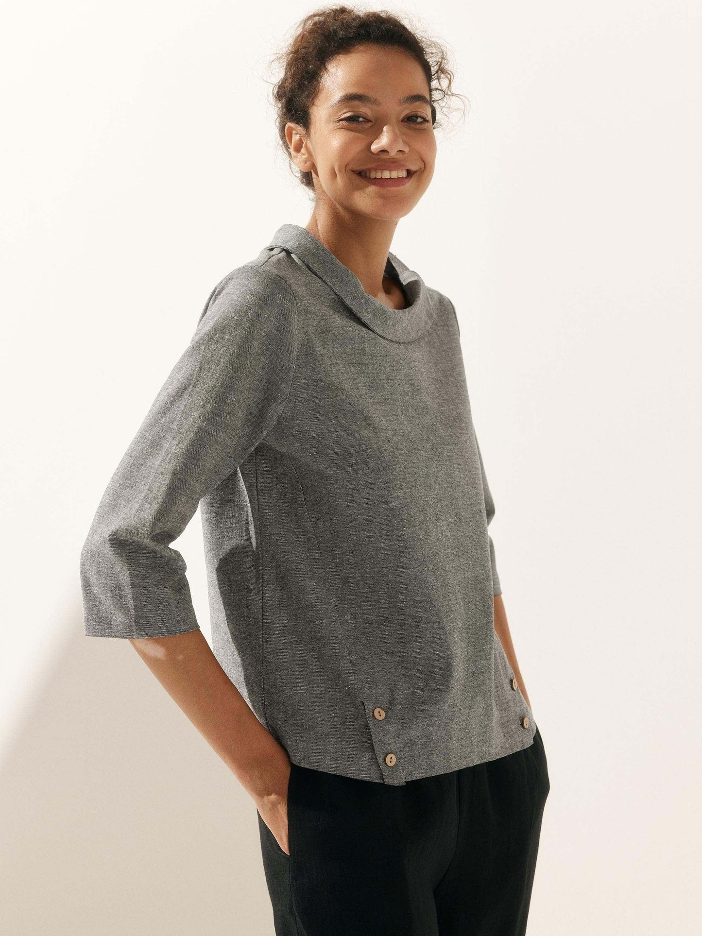 LAURA Round Soft-Fold Collar Top