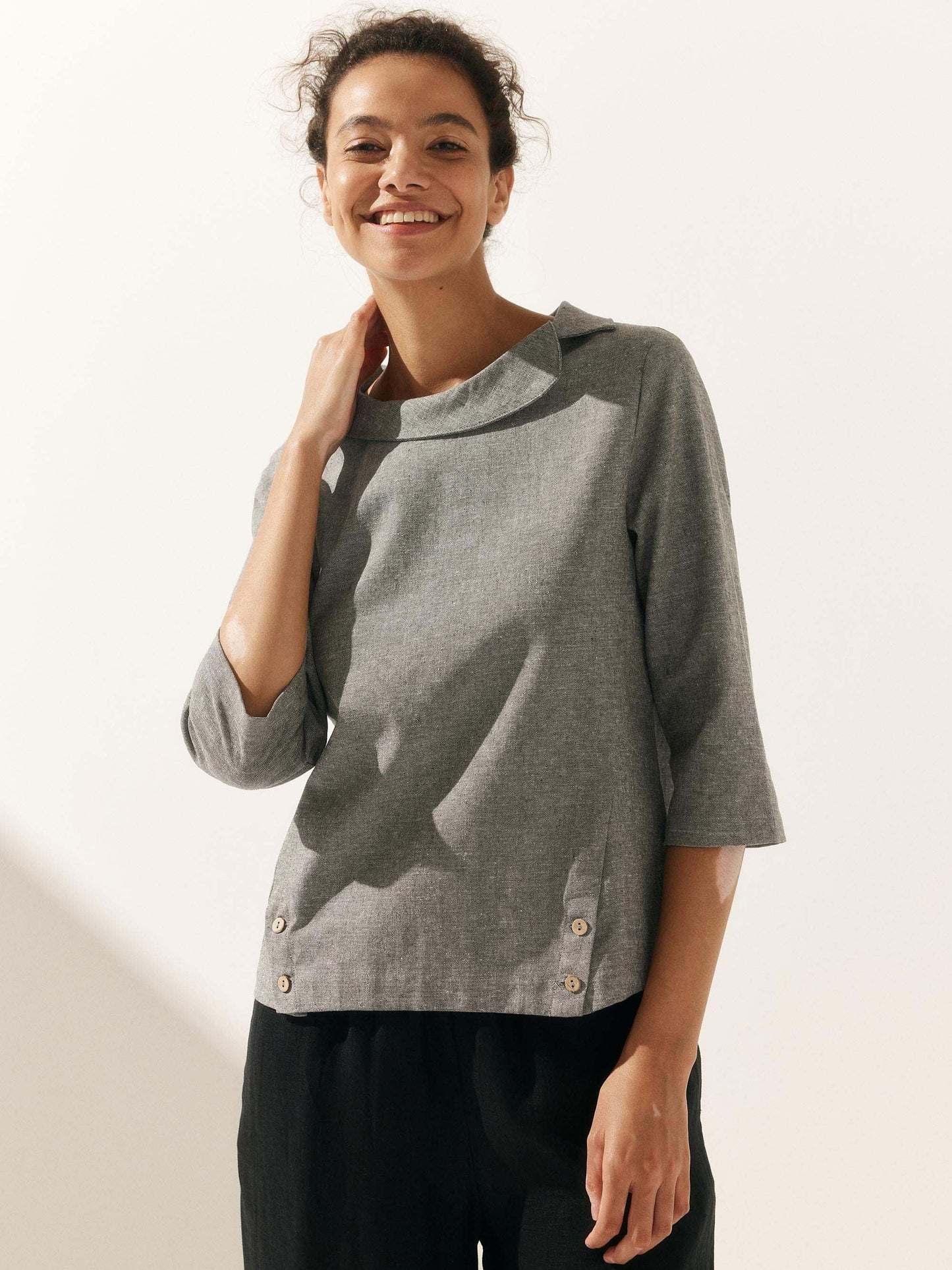 LAURA Round Soft-Fold Collar Top