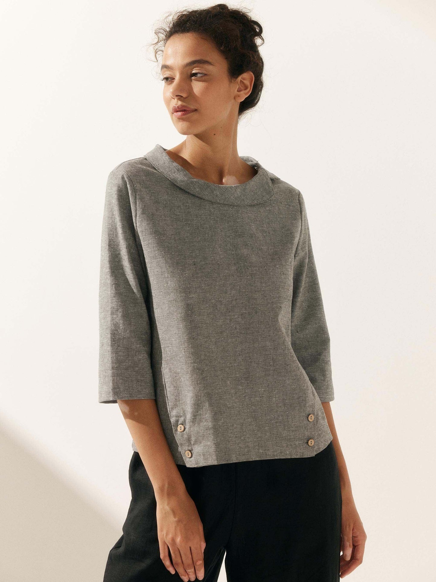 LAURA Round Soft-Fold Collar Top