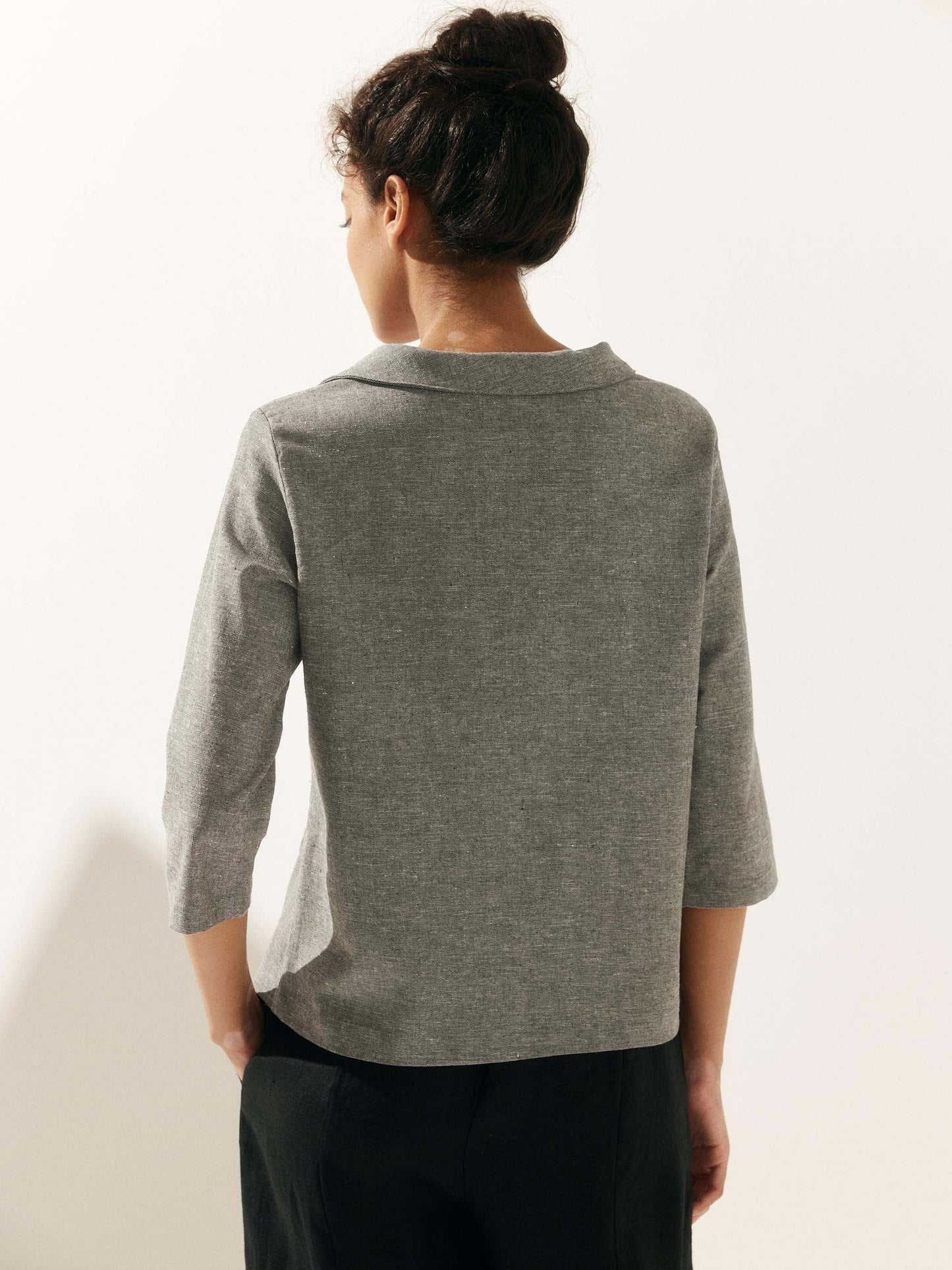 LAURA Round Soft-Fold Collar Top
