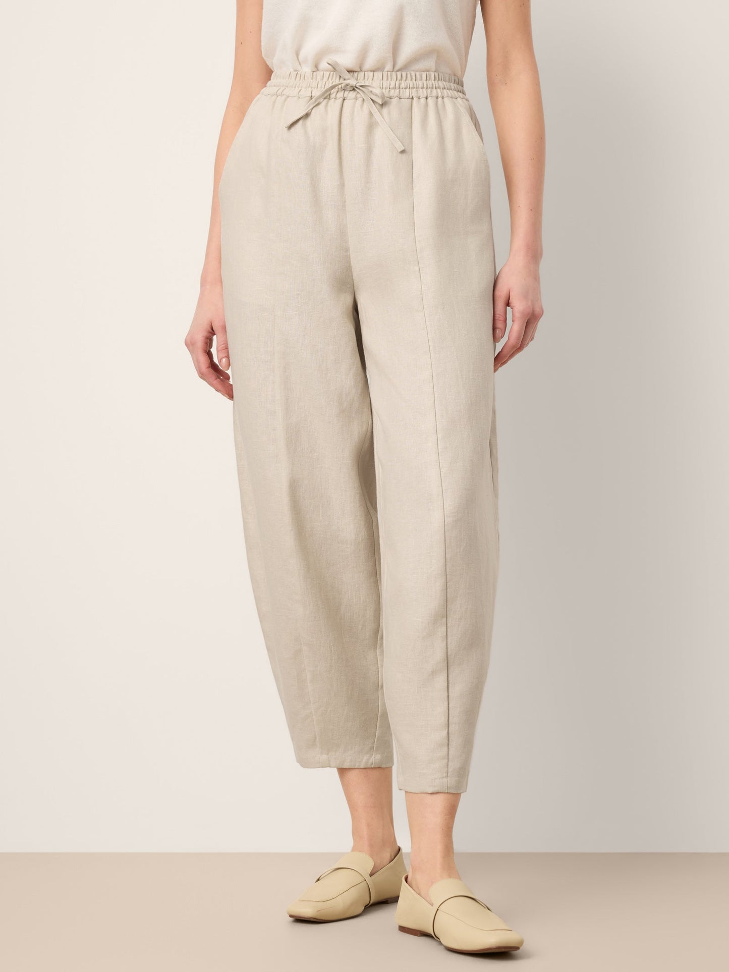 LANEY Drawstring Waist Tapered Cropped Pants
