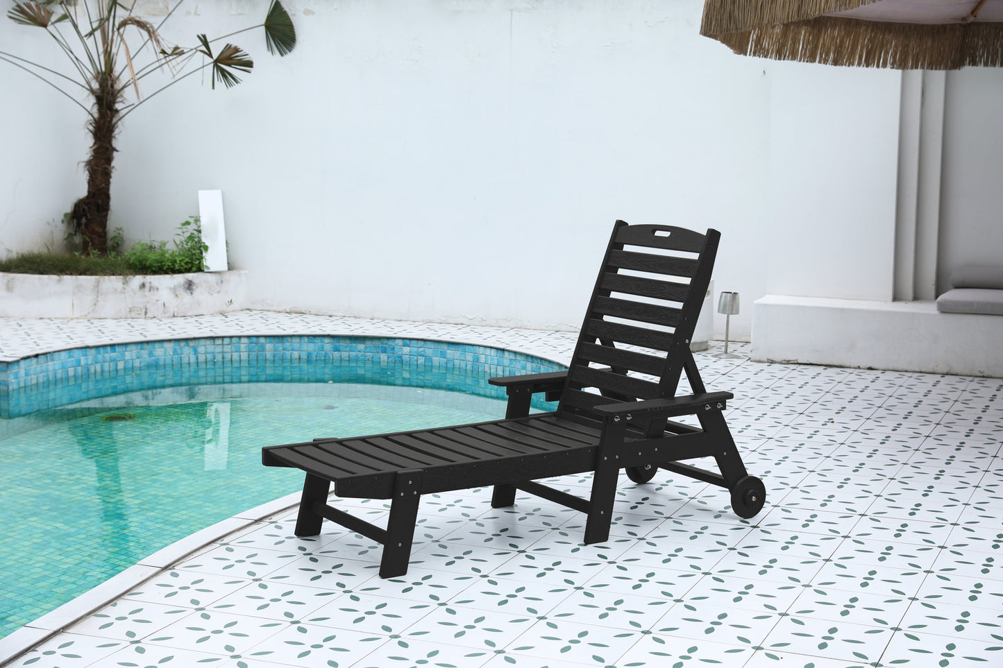 Black Finish Outdoor Lounge Chair